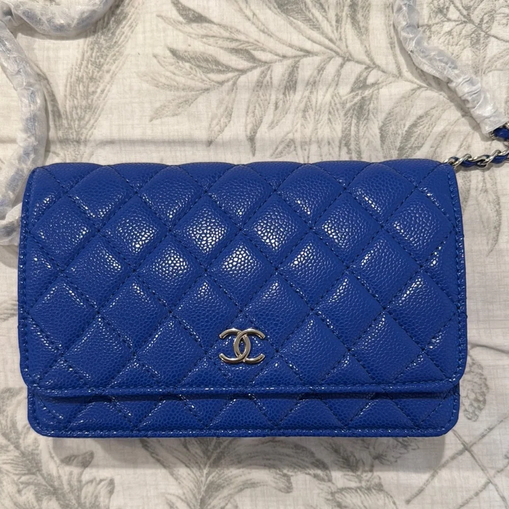 Royal blue CC style wallet on a chain - Picture 2 of 8